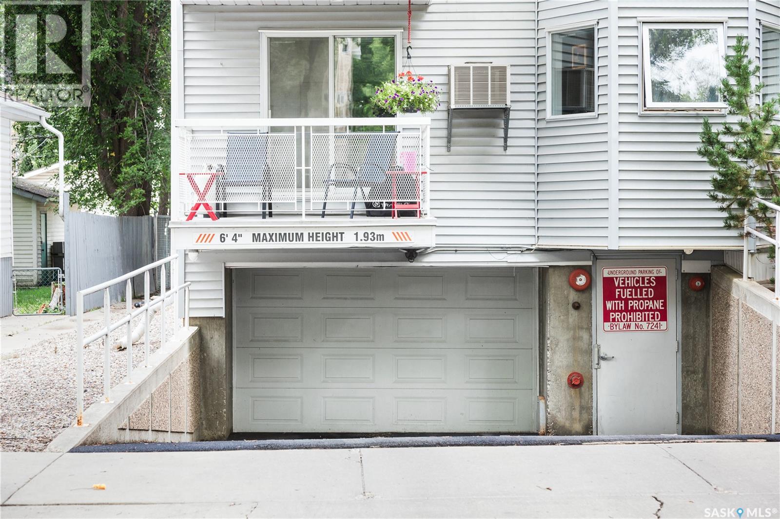 Property at 302 419 MAIN STREET image 2