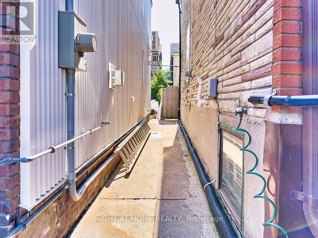 132 Bellwoods Avenue, Toronto (Trinity-Bellwoods), Ontario  M6J 2P4 - Photo 14 - C12344667