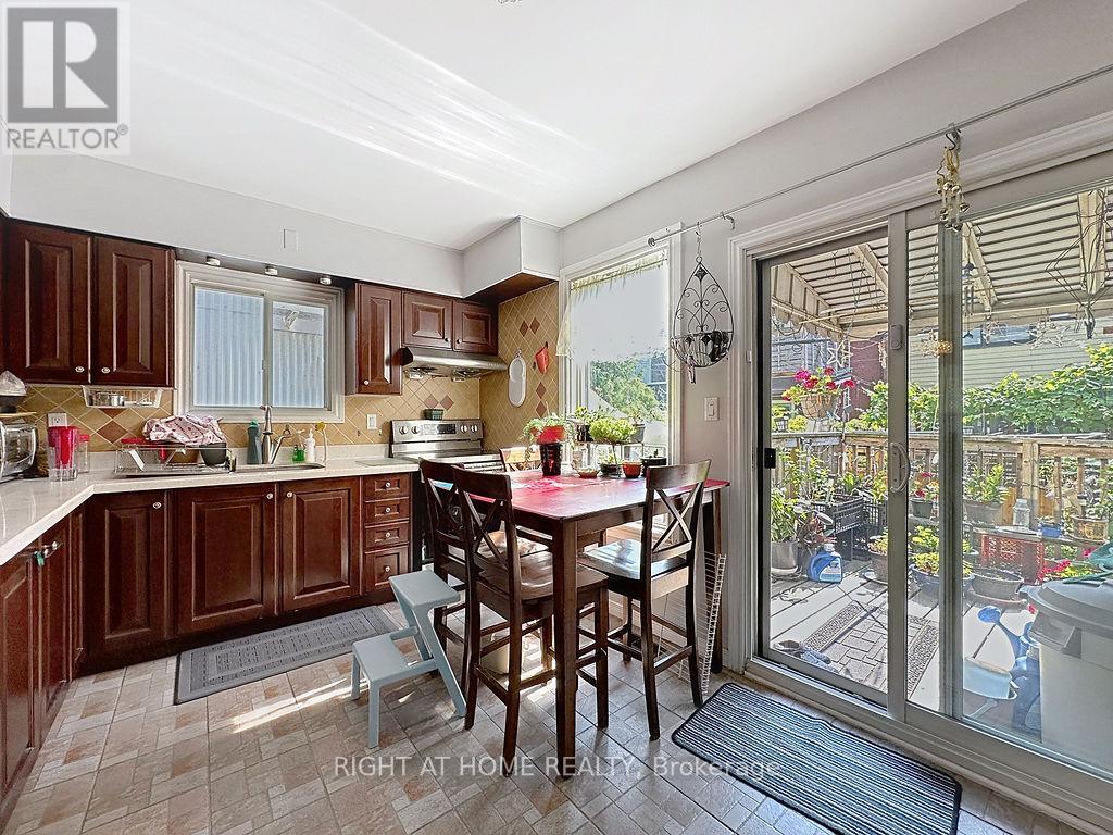 132 Bellwoods Avenue, Toronto (Trinity-Bellwoods), Ontario  M6J 2P4 - Photo 6 - C12344667