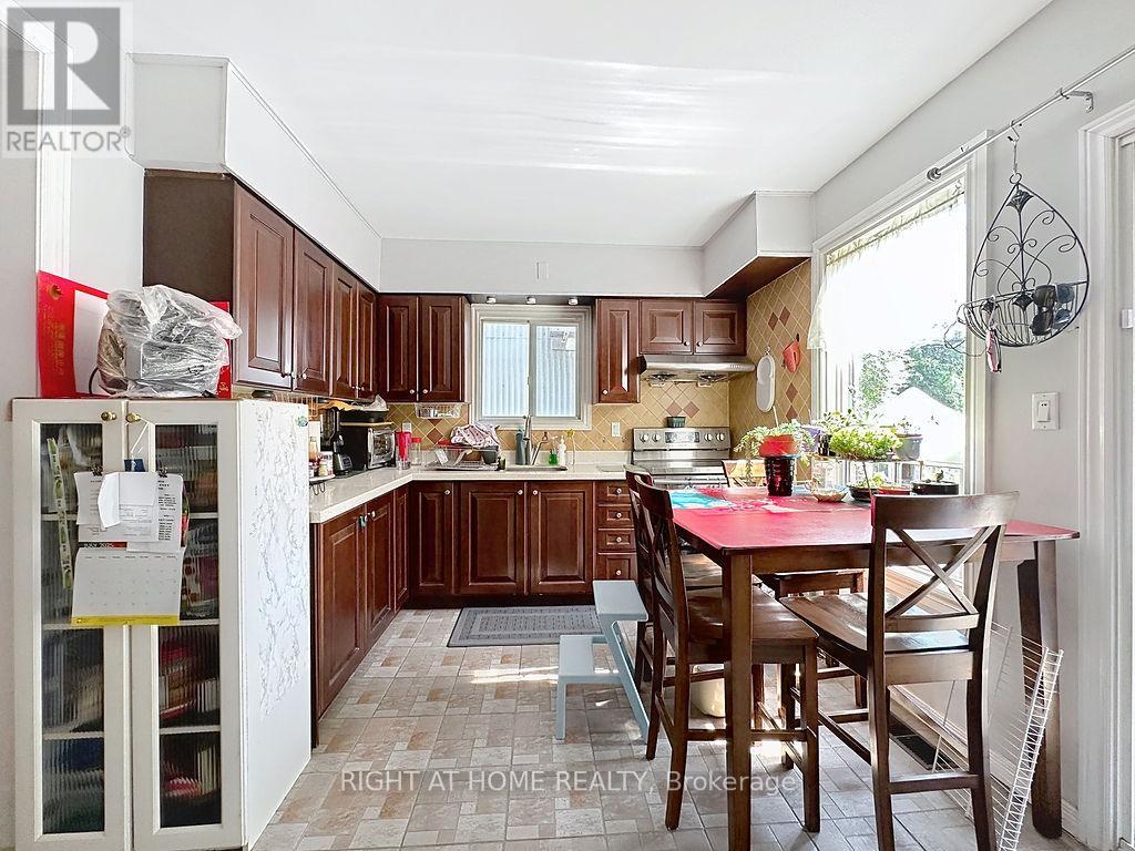 132 Bellwoods Avenue, Toronto (Trinity-Bellwoods), Ontario  M6J 2P4 - Photo 8 - C12344667
