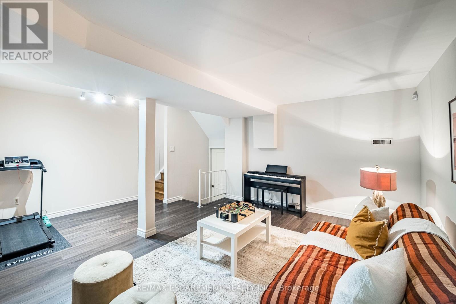 16 Ackrow Court, Toronto (Eringate-Centennial-West Deane), Ontario  M9C 5C4 - Photo 43 - W12344615