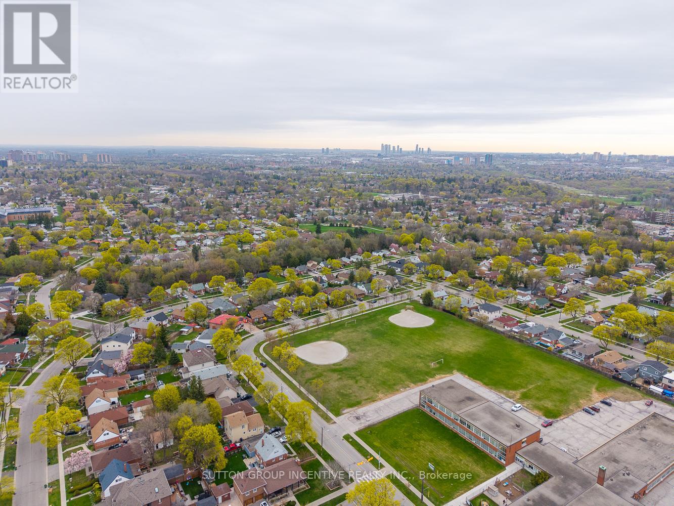 Property at 65 BARRHEAD CRESCENT image 3