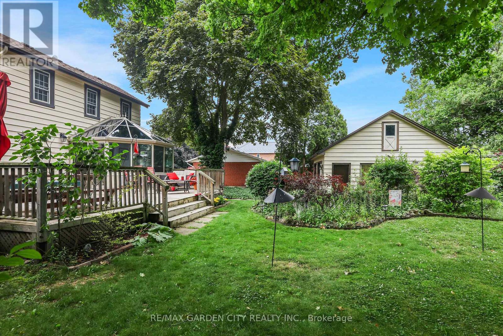 10 Maple Avenue, Grimsby (Grimsby East), Ontario  L3M 3B6 - Photo 23 - X12344644