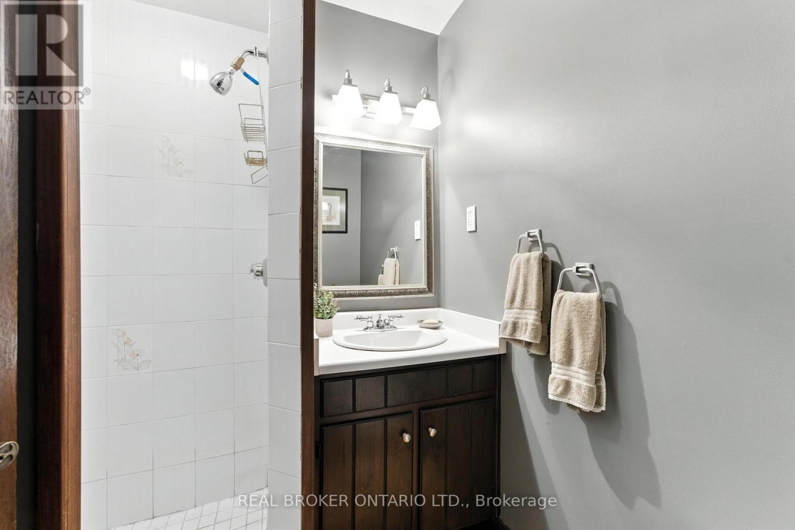 18 Isabel Drive, Brant, Ontario  N3T 0L8 - Photo 16 - X12344658