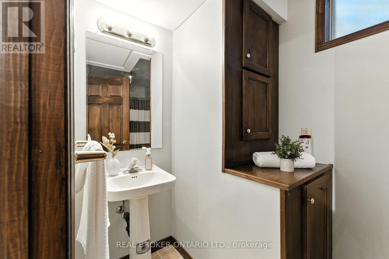 18 Isabel Drive, Brant, Ontario  N3T 0L8 - Photo 32 - X12344658