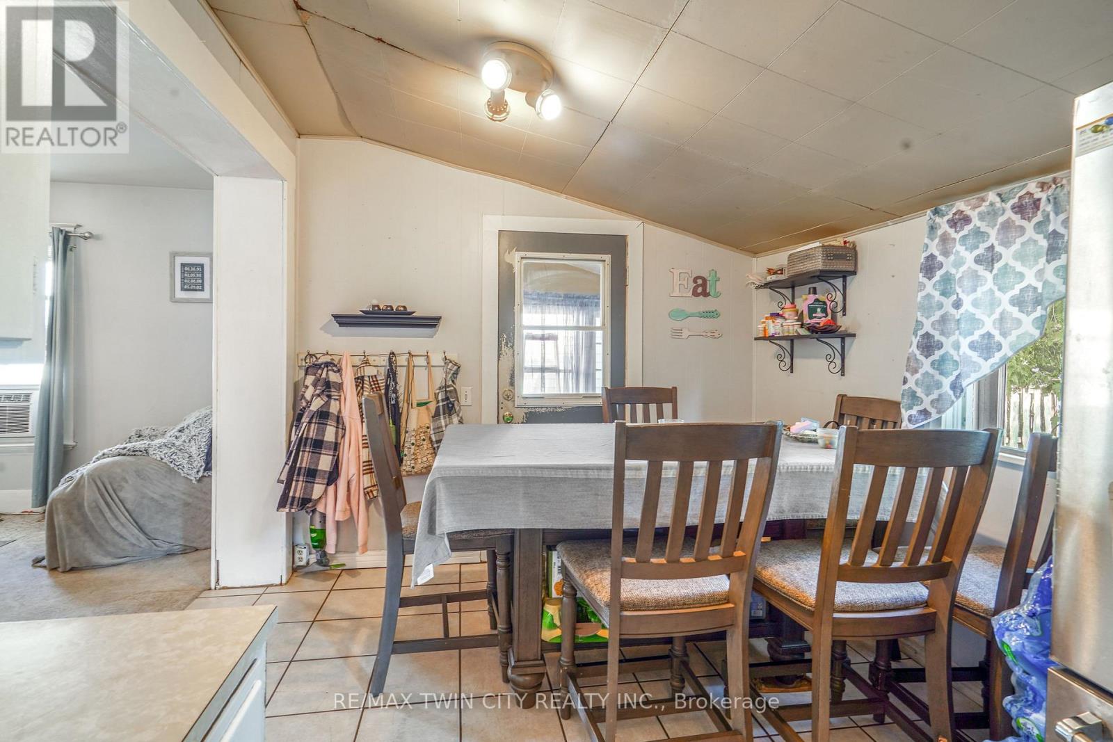 327 Sheridan Street, Brantford, Ontario  N3S 4R8 - Photo 14 - X12344669