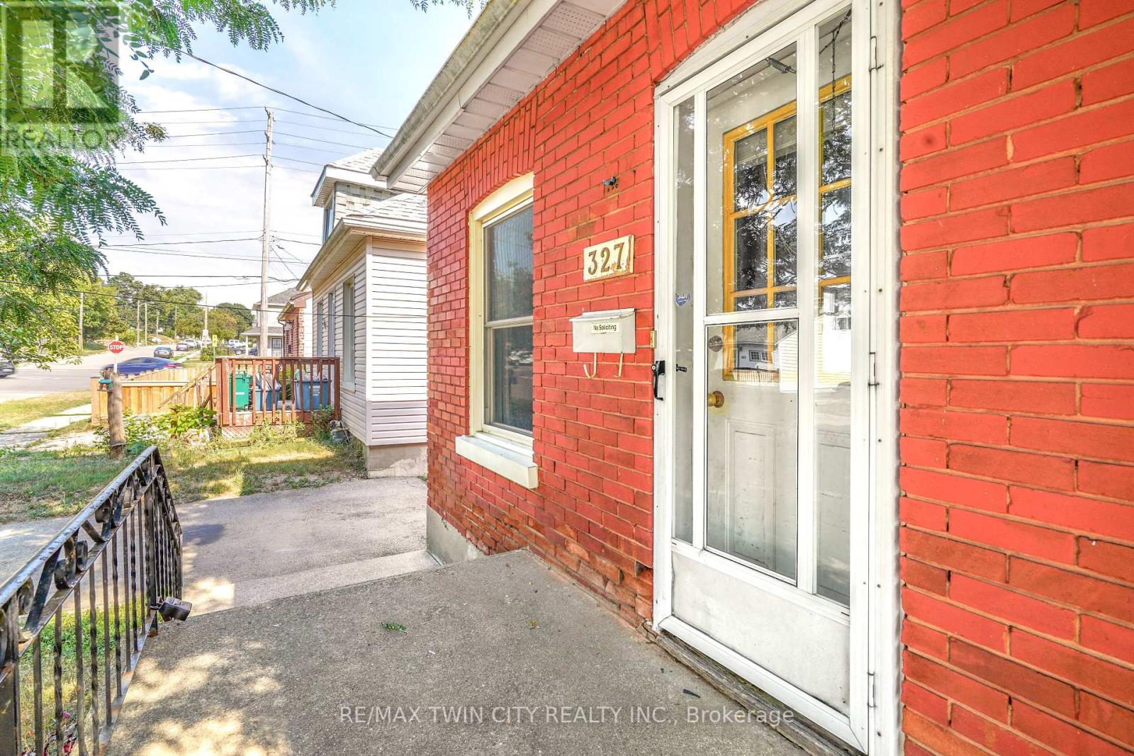 327 Sheridan Street, Brantford, Ontario  N3S 4R8 - Photo 6 - X12344669
