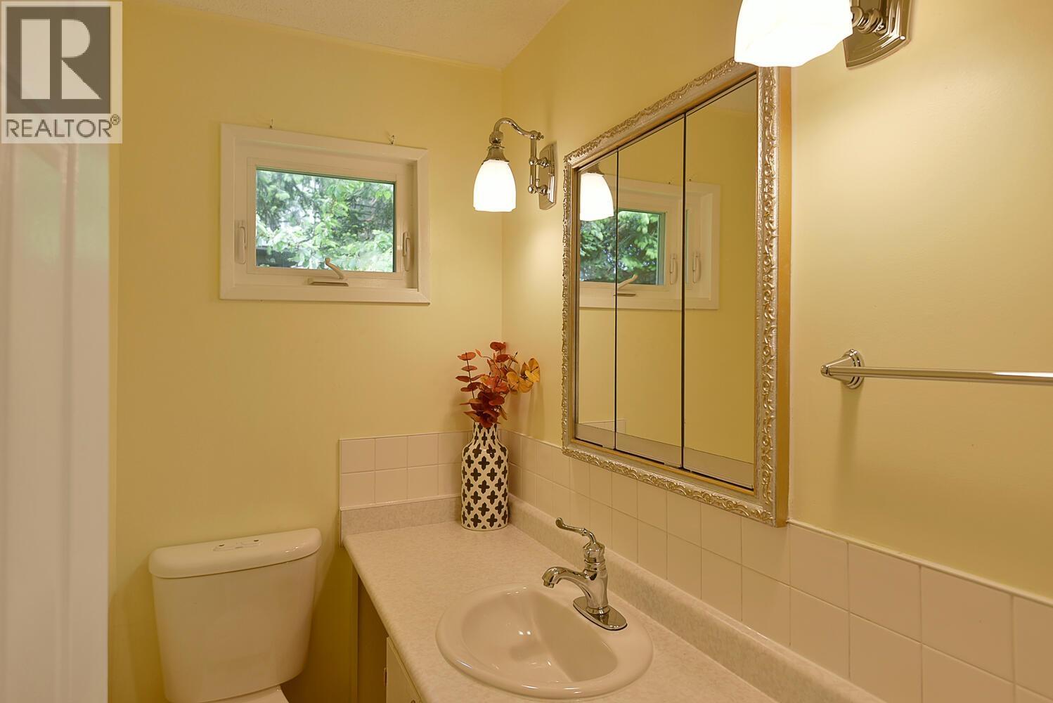 6335 Norwest Bay Road, Sechelt, British Columbia  V7Z 0M5 - Photo 16 - R3037172