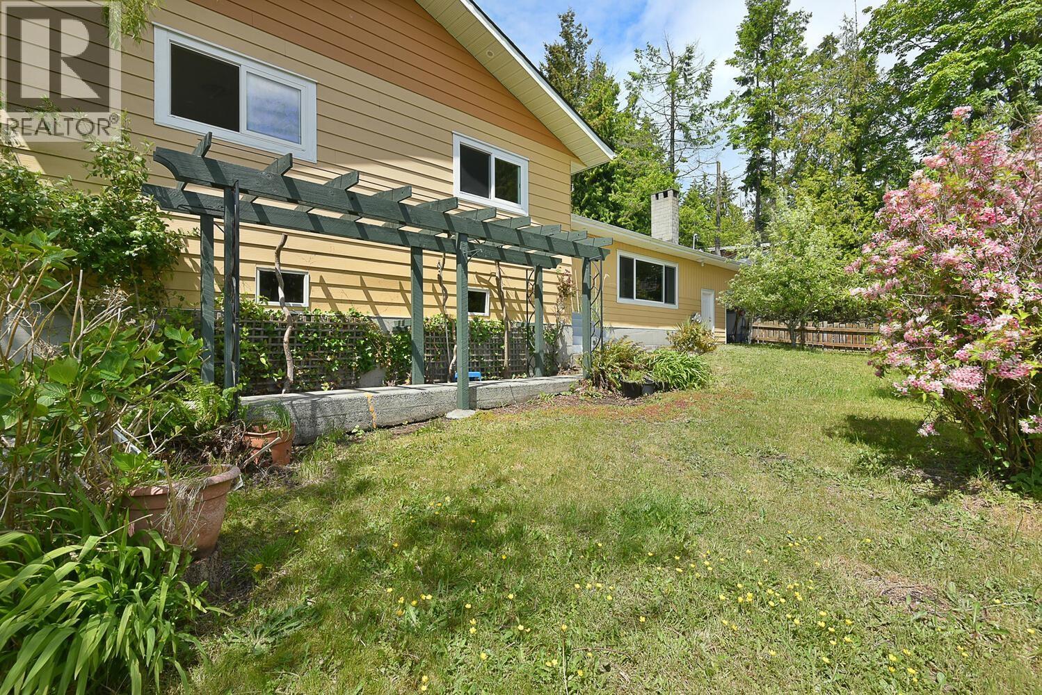 6335 Norwest Bay Road, Sechelt, British Columbia  V7Z 0M5 - Photo 2 - R3037172