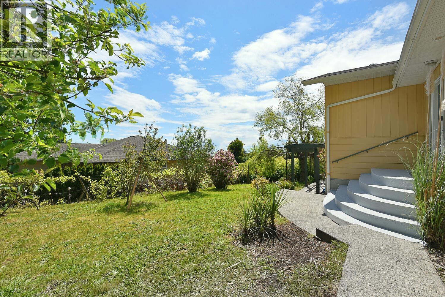 6335 Norwest Bay Road, Sechelt, British Columbia  V7Z 0M5 - Photo 3 - R3037172