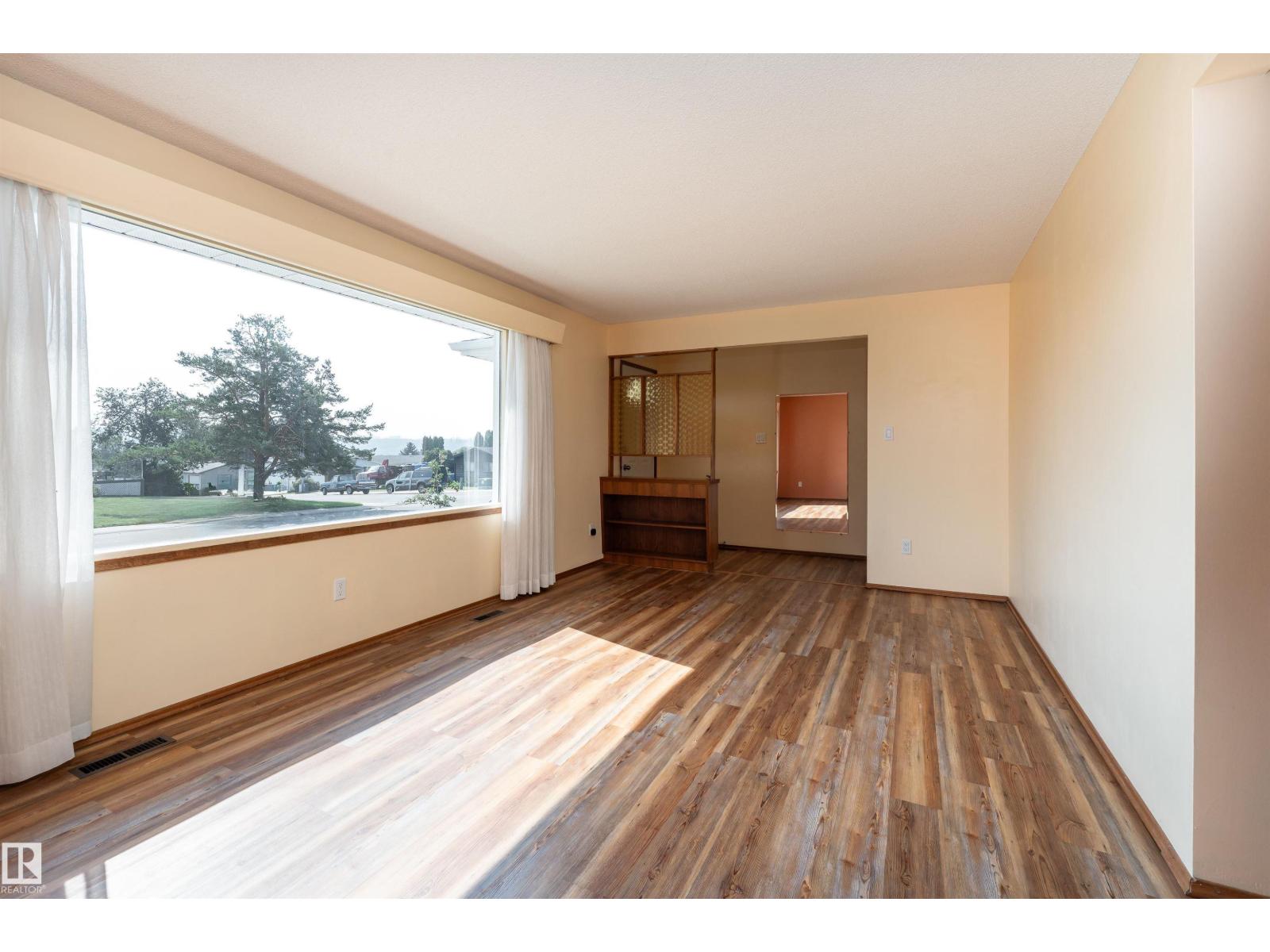 10404 34 St Nw, Edmonton, Alberta  T5W 1X9 - Photo 2 - E4452919