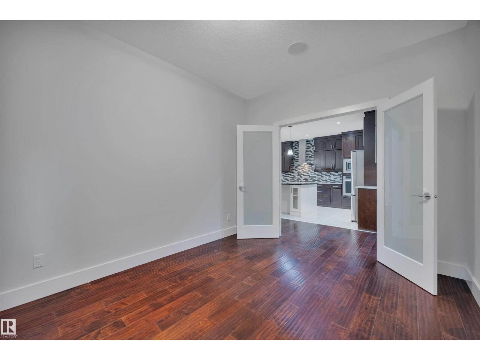 Property at 1024 ARMITAGE CR SW image 2