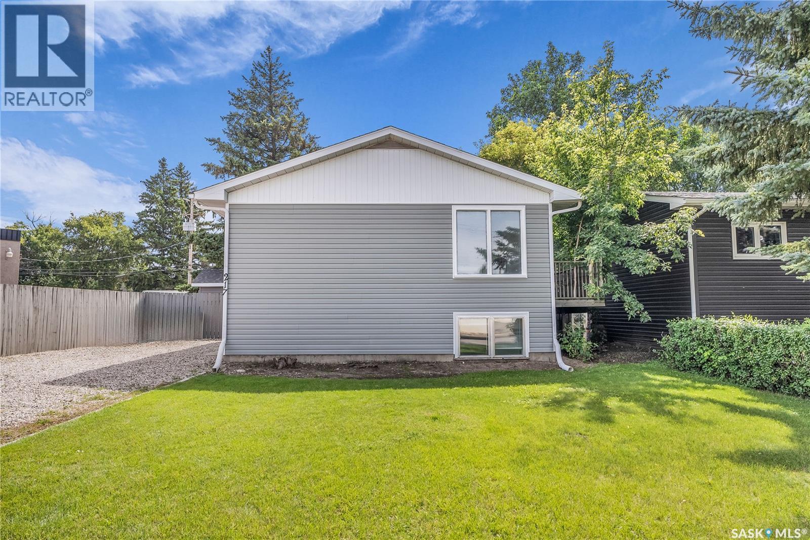 Property at 217 Boyd STREET image 2