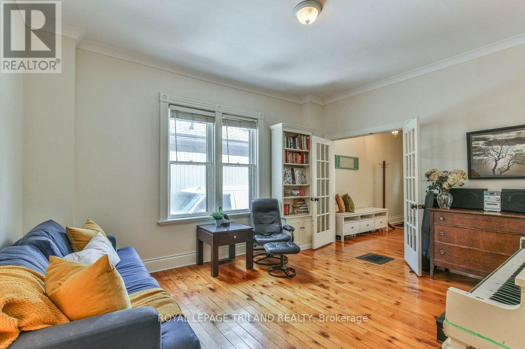 38 Byron Avenue E, London South, Ontario  N6C 1C5 - Photo 12 - X12310907