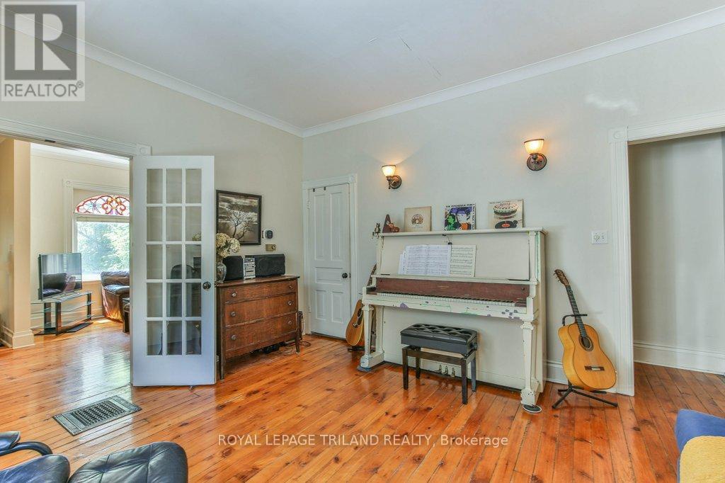 38 Byron Avenue E, London South, Ontario  N6C 1C5 - Photo 13 - X12310907