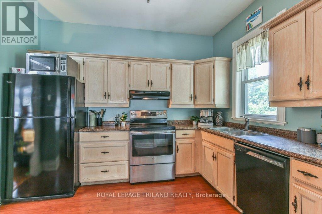 38 Byron Avenue E, London South, Ontario  N6C 1C5 - Photo 17 - X12310907