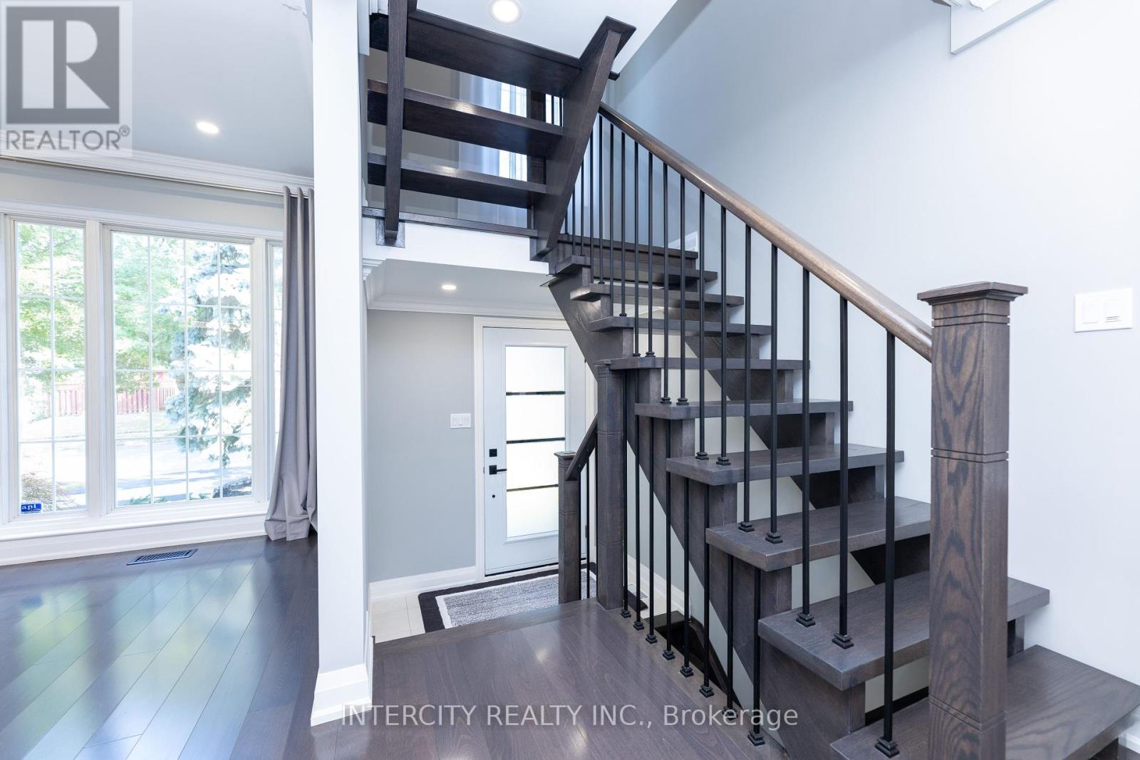 19 Marowyne Drive, Toronto, Ontario  M2J 2A2 - Photo 6 - C12344384