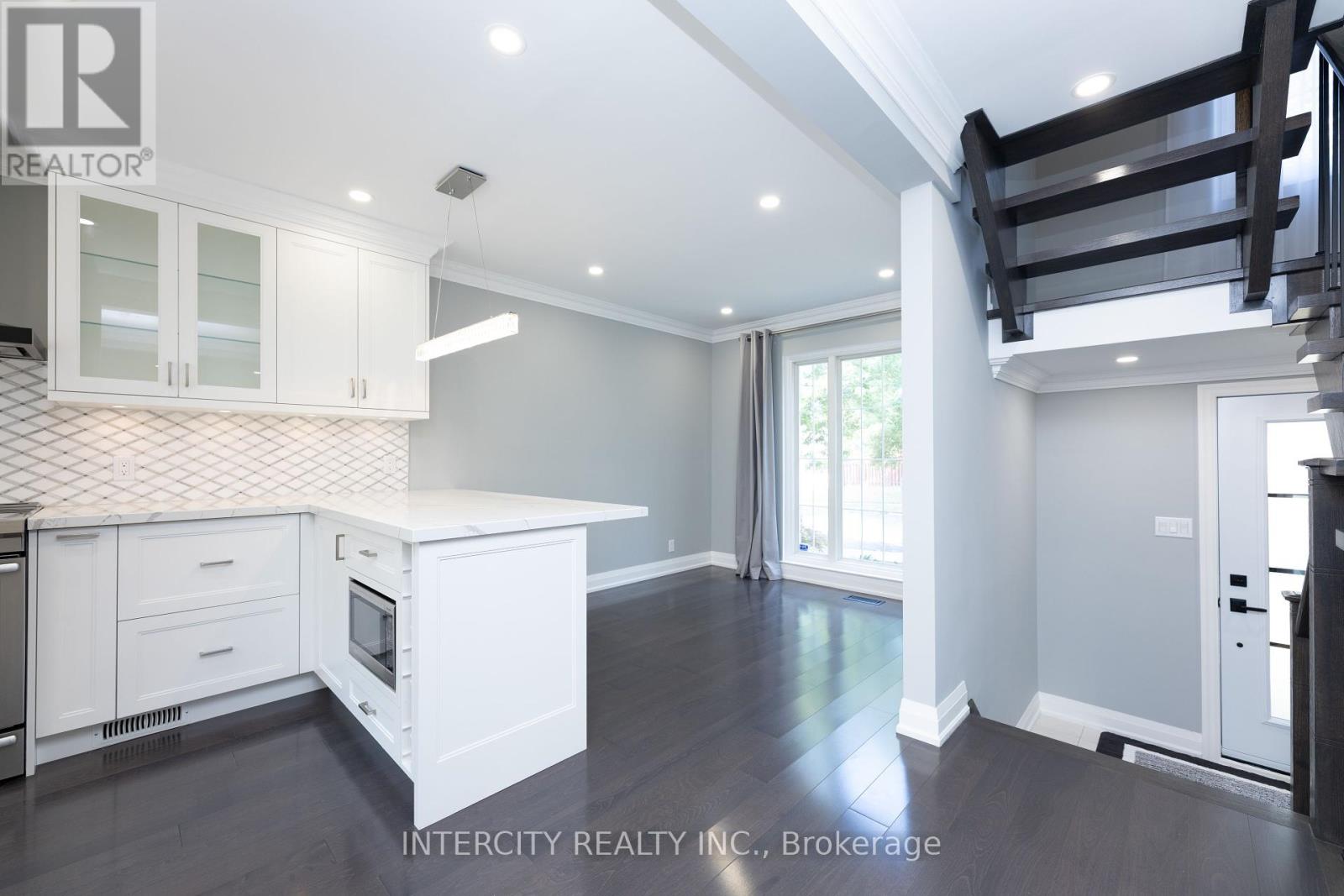 19 Marowyne Drive, Toronto, Ontario  M2J 2A2 - Photo 8 - C12344384