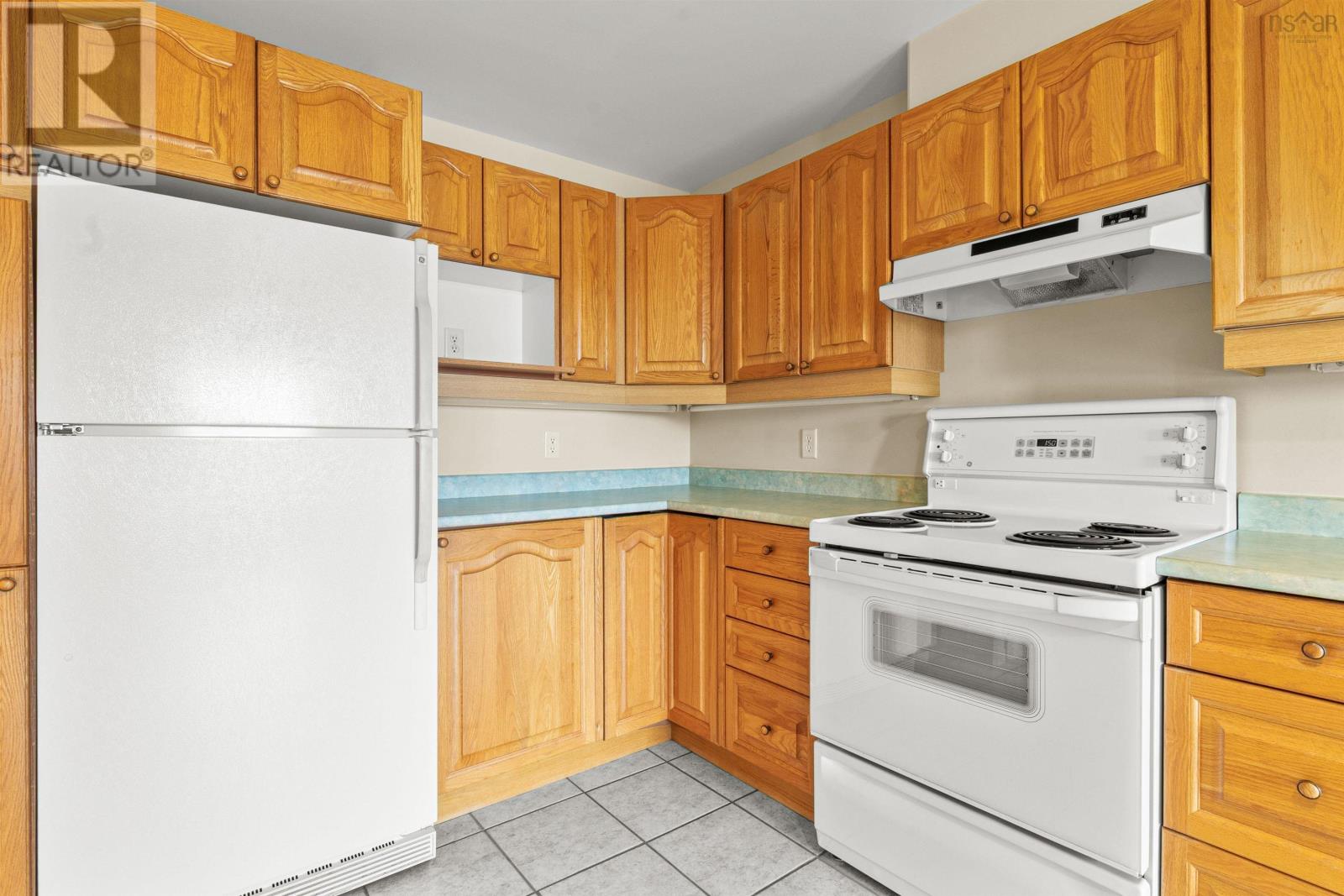 Property at 301 429 Parkland Drive image 4