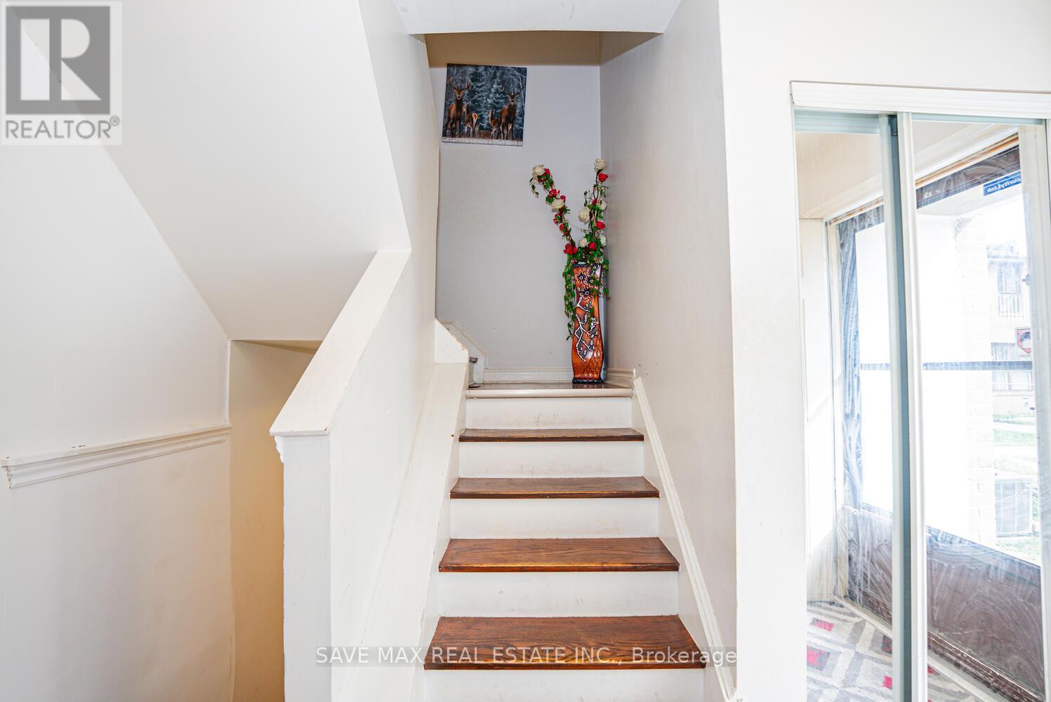 153 Fleetwood Crescent, Brampton, Ontario  L6T 2E5 - Photo 10 - W12303986