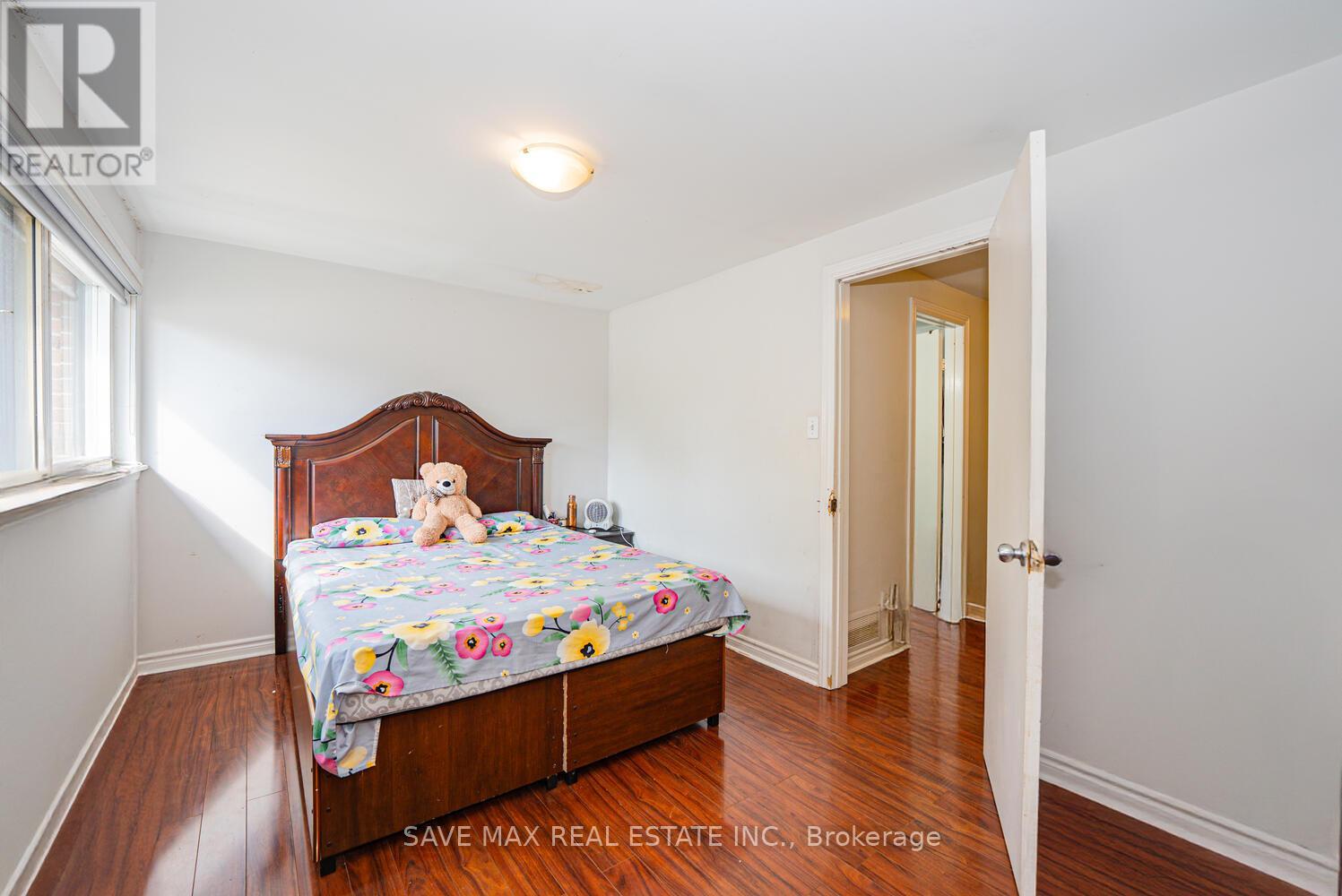 153 Fleetwood Crescent, Brampton, Ontario  L6T 2E5 - Photo 12 - W12303986