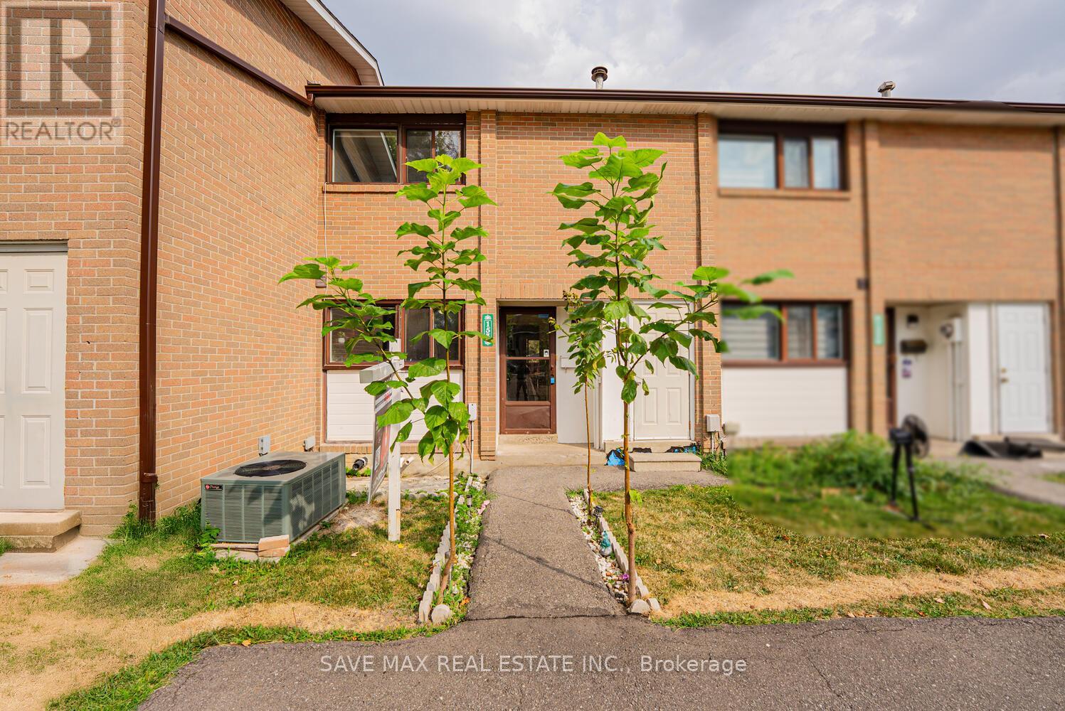 153 Fleetwood Crescent, Brampton, Ontario  L6T 2E5 - Photo 4 - W12303986