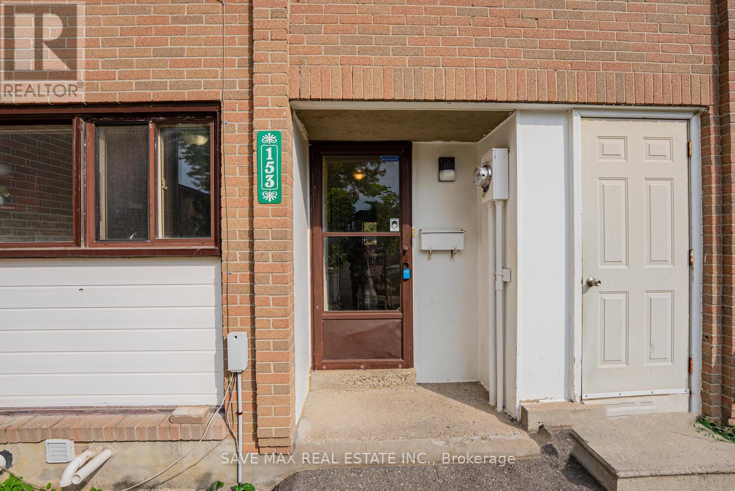 153 Fleetwood Crescent, Brampton, Ontario  L6T 2E5 - Photo 5 - W12303986