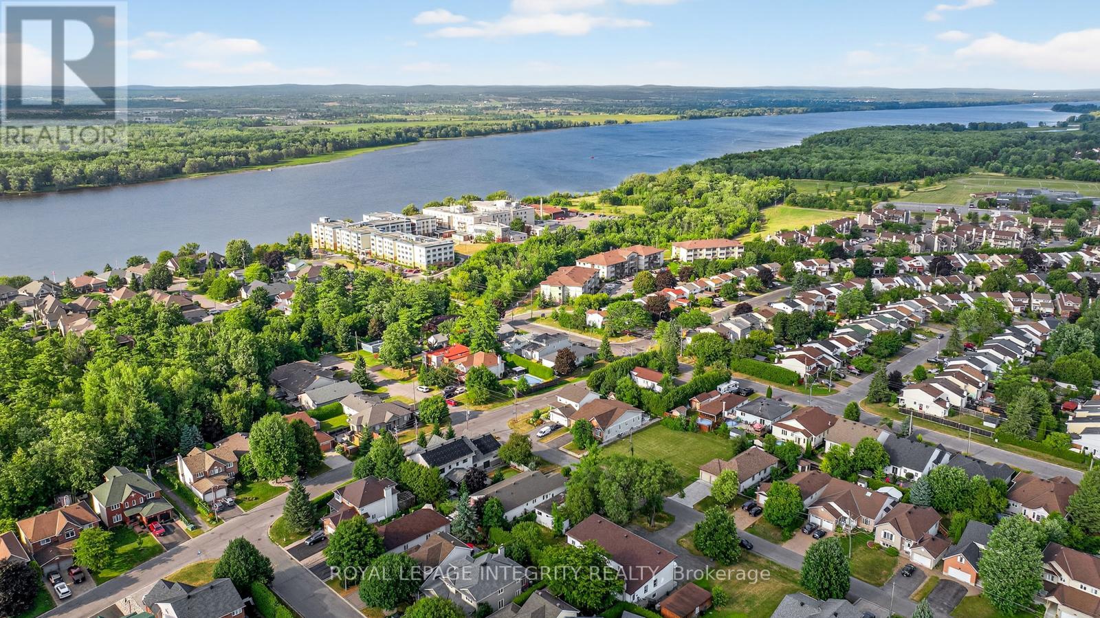 924 Beauchamp Avenue, Ottawa, Ontario  K1C 3A8 - Photo 5 - X12332163
