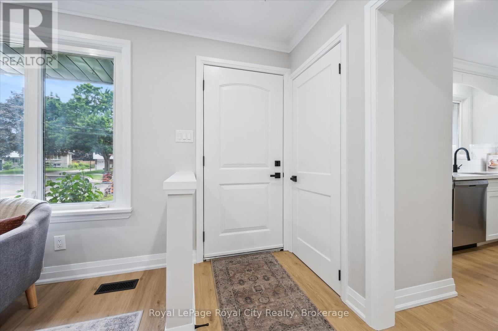 22 Heath Road, Guelph, Ontario  N1H 6G9 - Photo 7 - X12344825