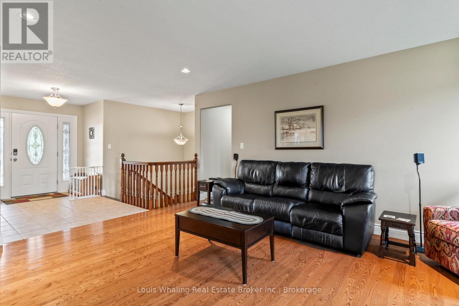 408 4th Street S, Hanover, Ontario  N4N 3V1 - Photo 4 - X12344862