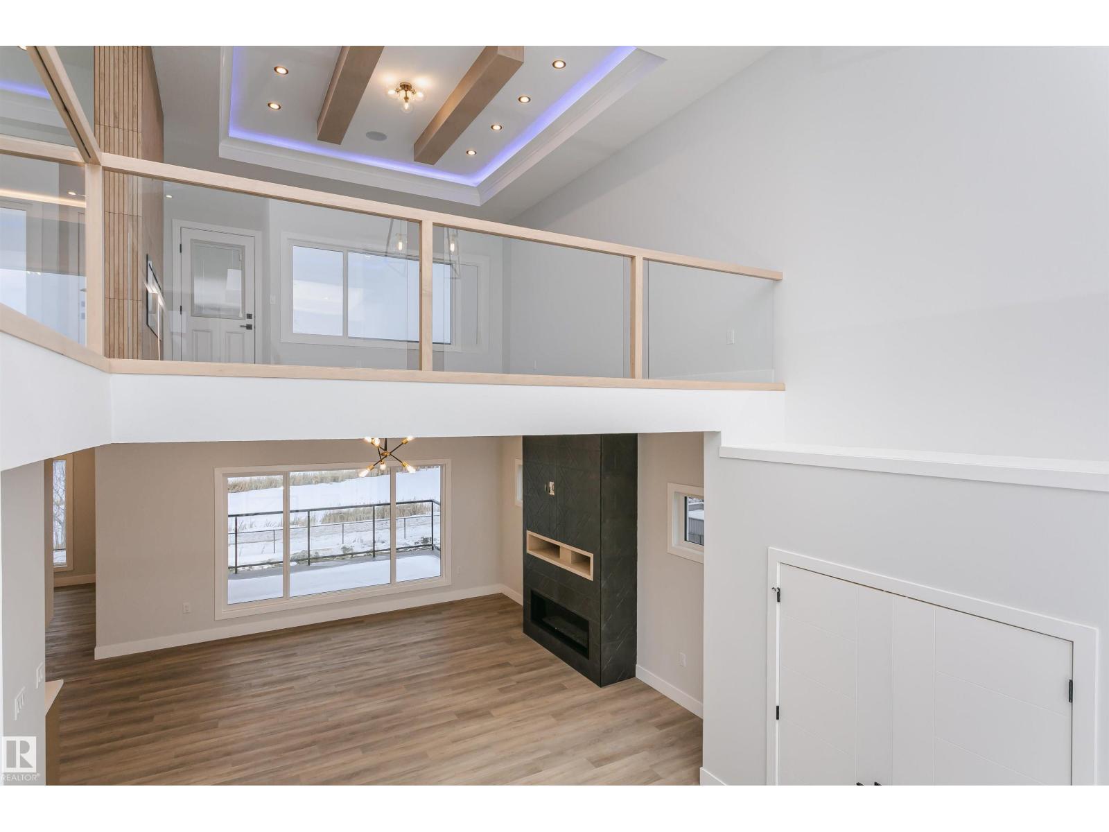 Property at 162 EDGEWATER CI image 1