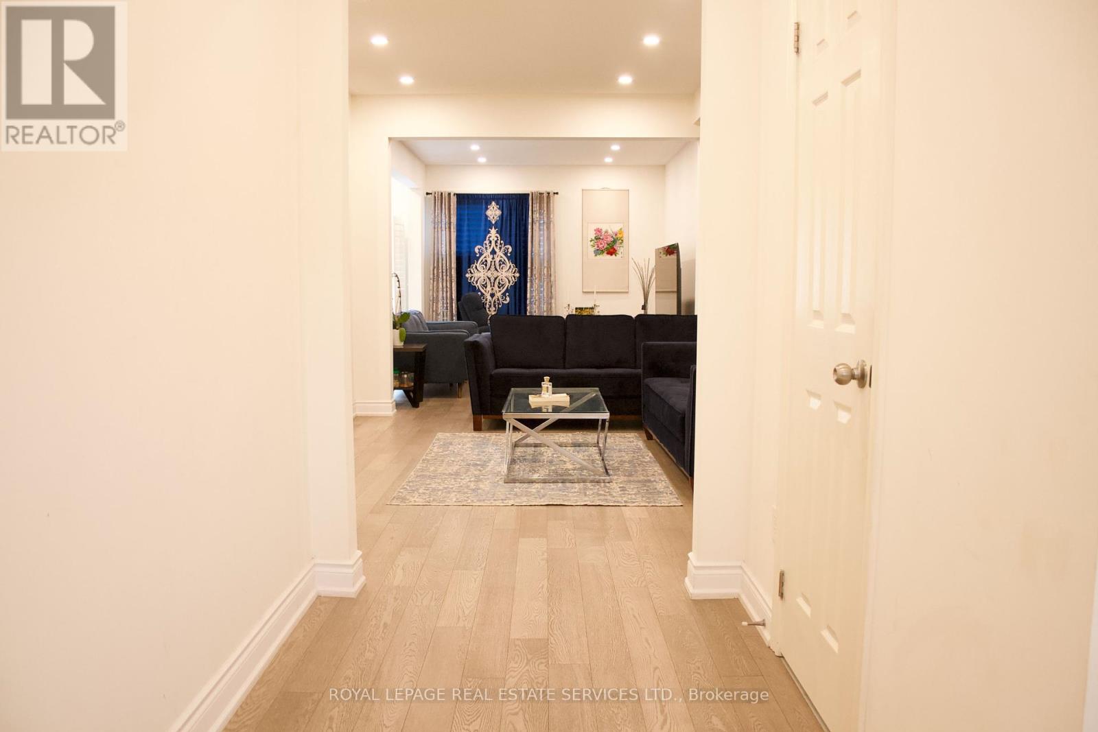 630 Mockridge Terrace, Milton, Ontario  L6T 8W1 - Photo 2 - W12344719