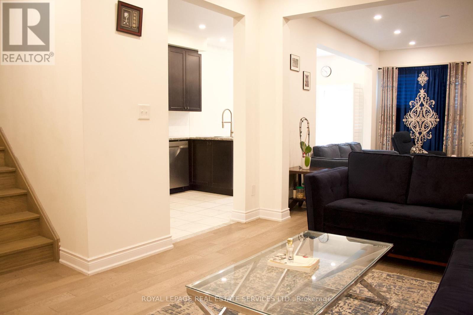 630 Mockridge Terrace, Milton, Ontario  L6T 8W1 - Photo 5 - W12344719