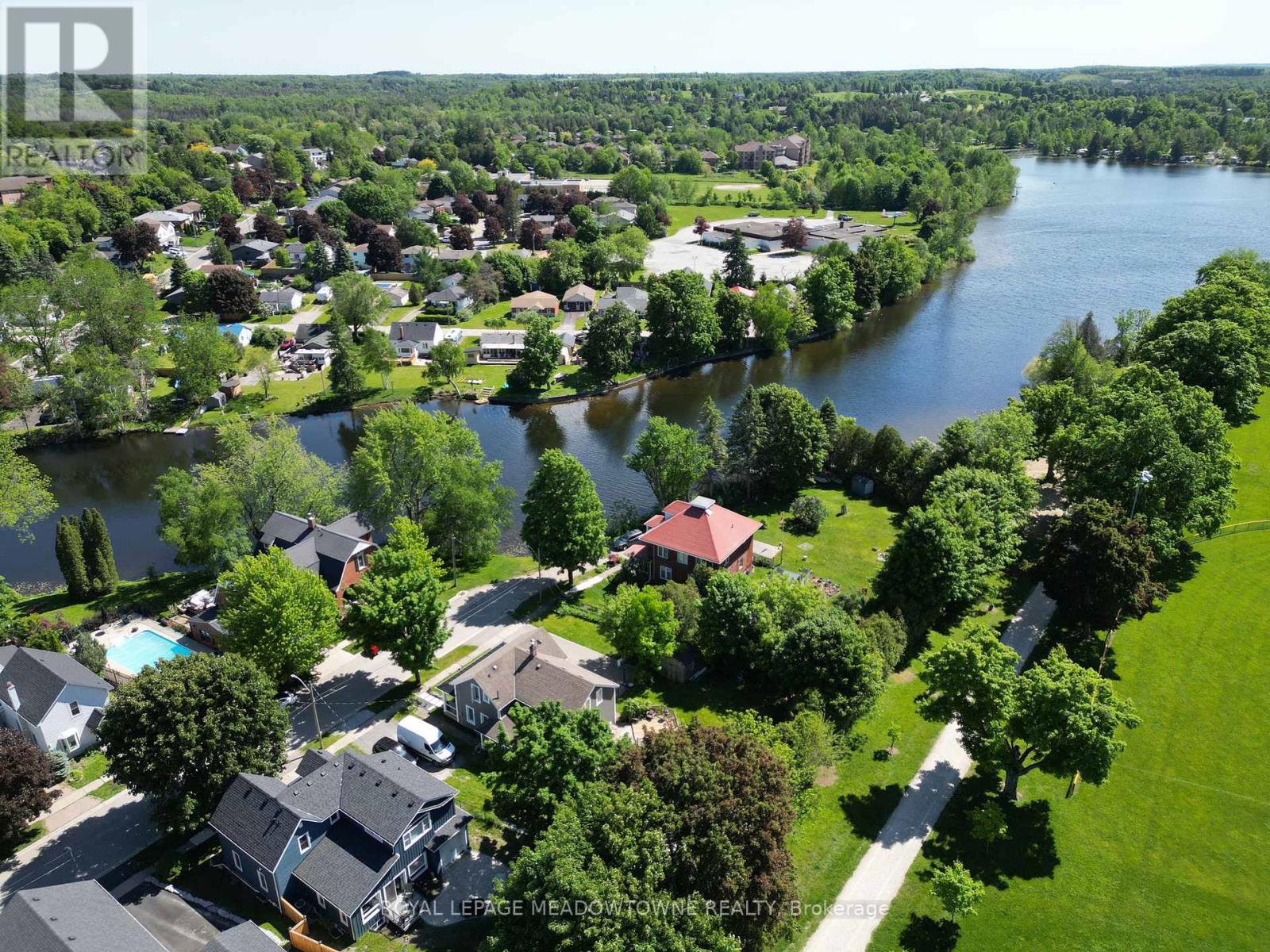 87 Lake Avenue, Halton Hills (Ac Acton), Ontario  L7J 1G1 - Photo 3 - W12344744