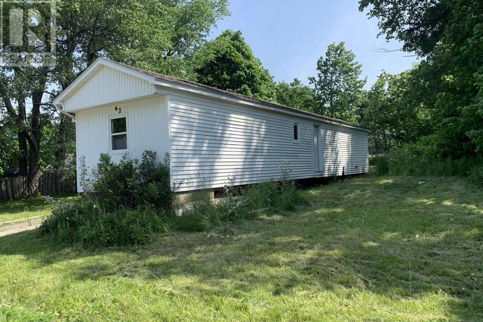42 Victoria Street, Springhill, Nova Scotia  B0M 1X0 - Photo 6 - 202515053