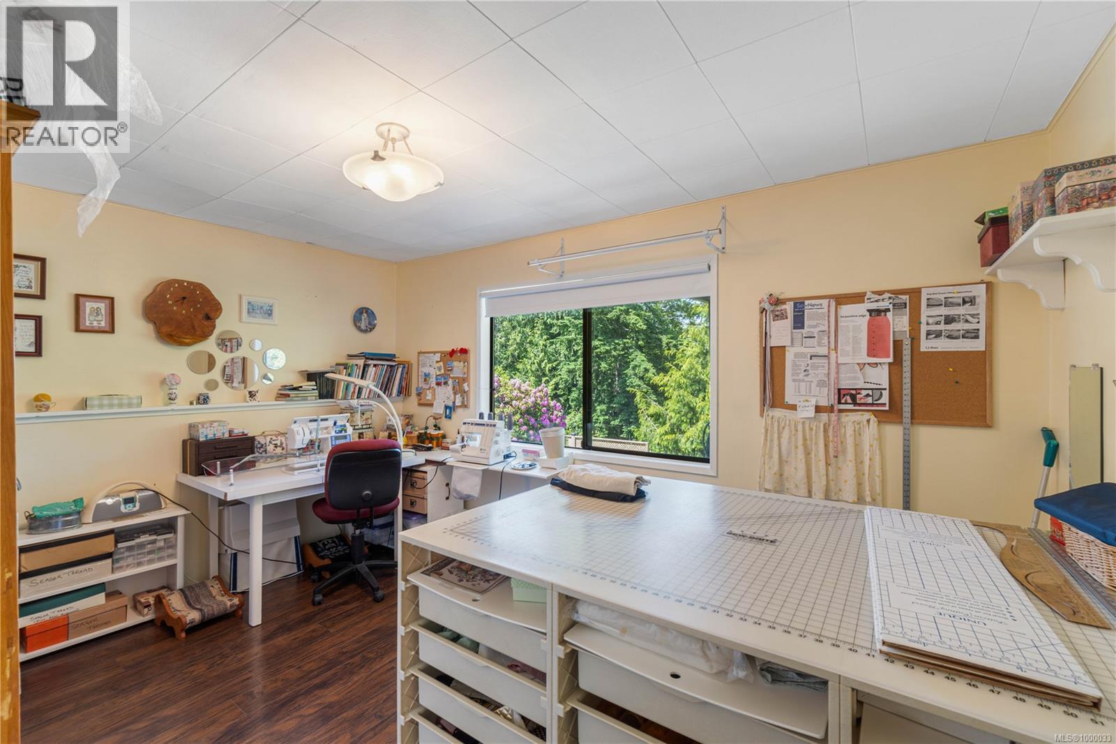 Property at 161 Bonavista Pl image 2