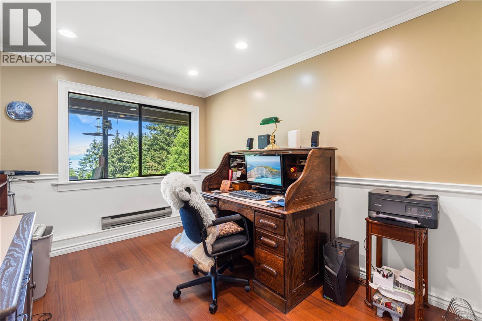 Property at 161 Bonavista Pl image 4