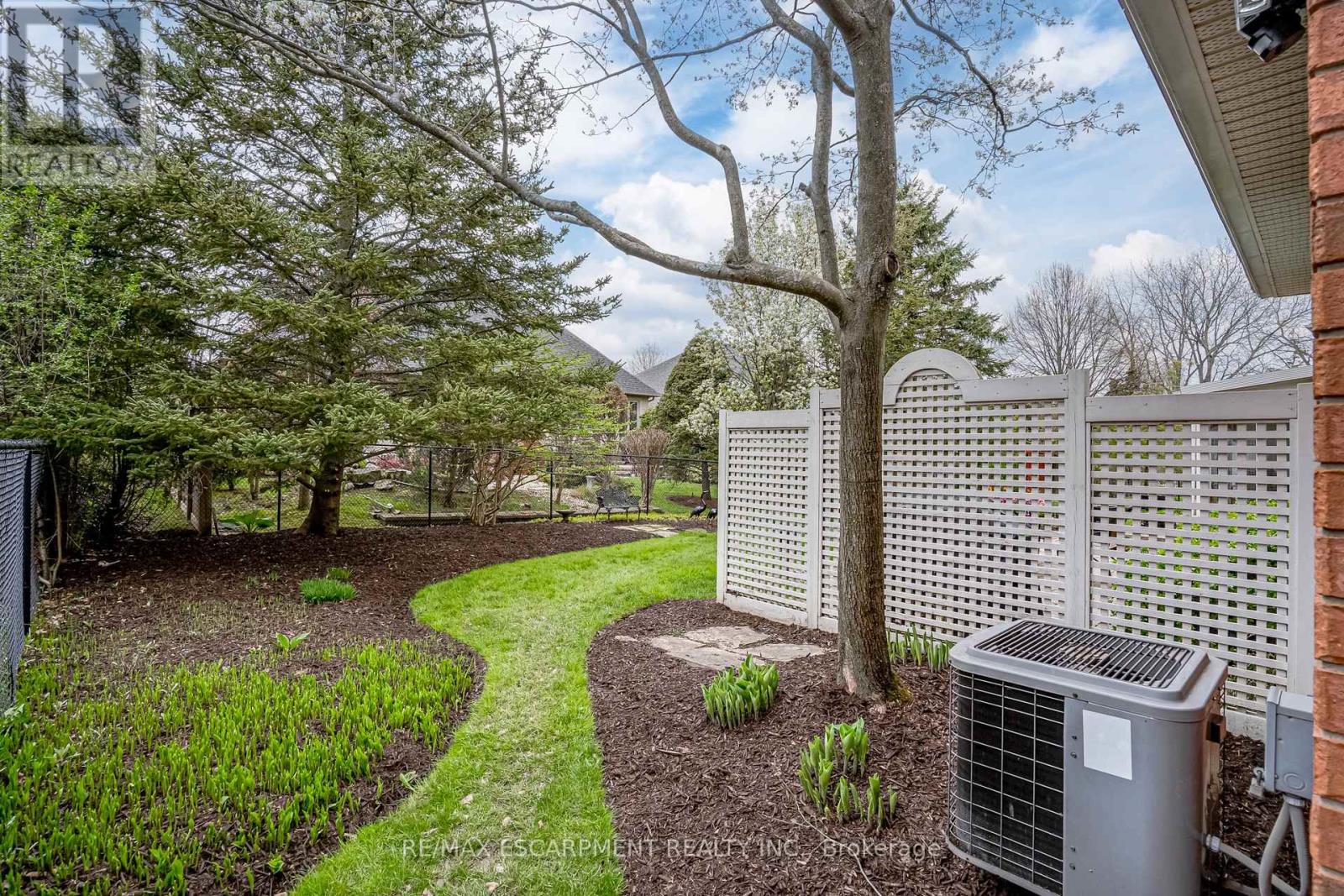 148 Foxridge Drive, Hamilton, Ontario  L9G 5B9 - Photo 46 - X12344767