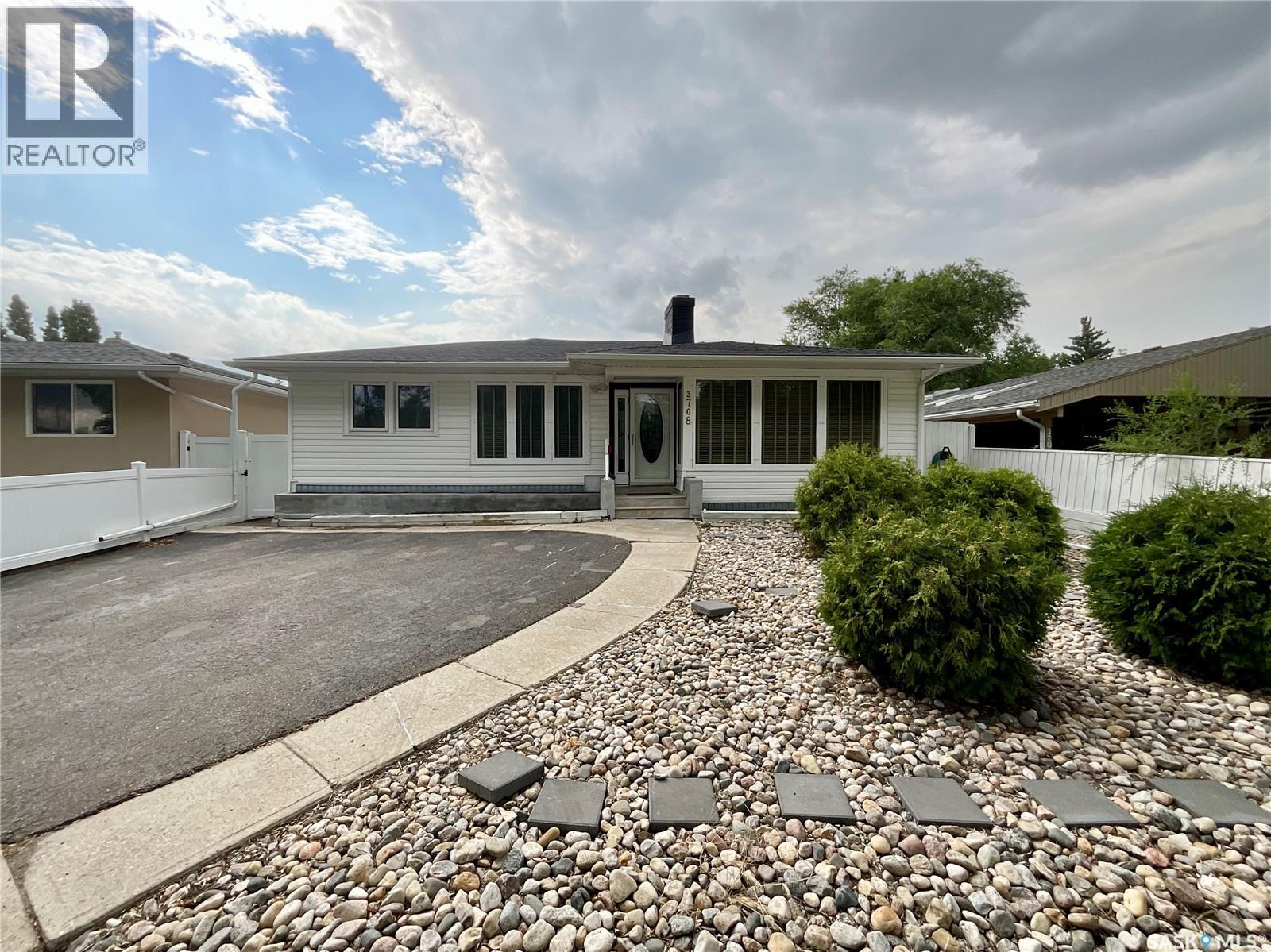 Property at 3708 Albert STREET image 1