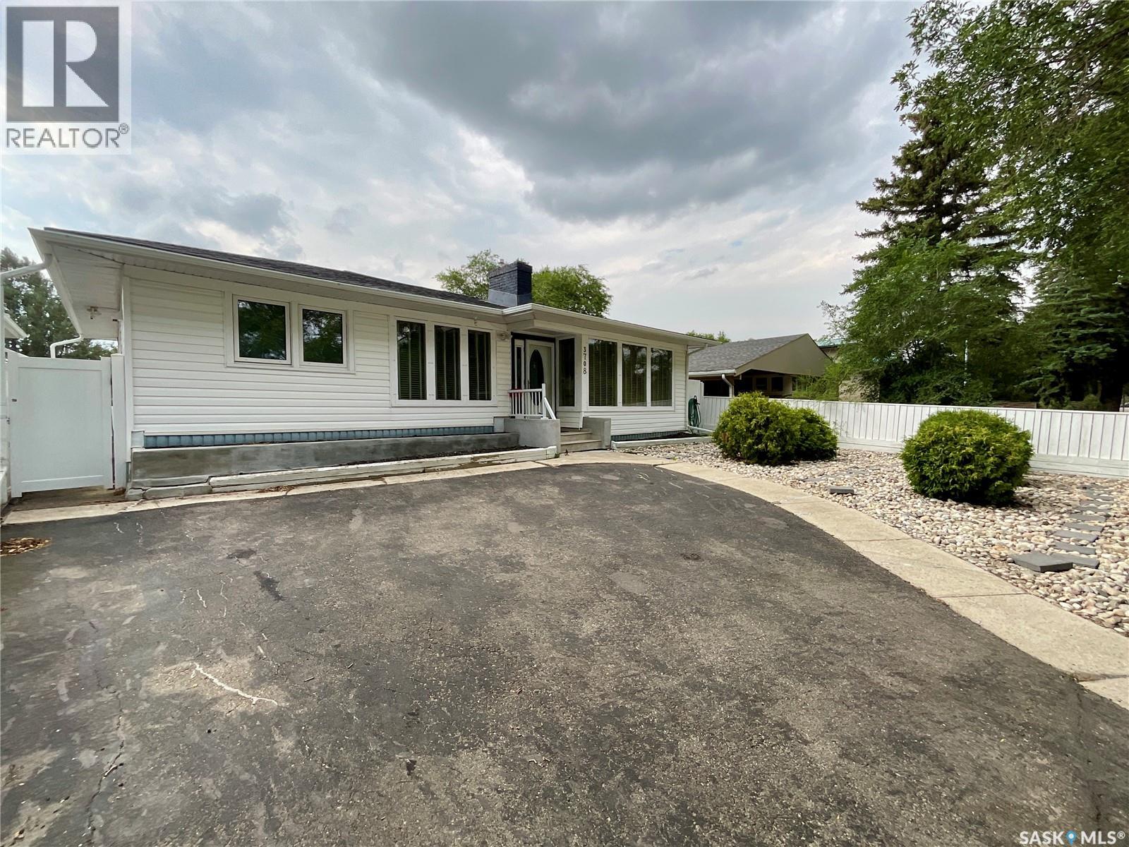 Property at 3708 Albert STREET image 2