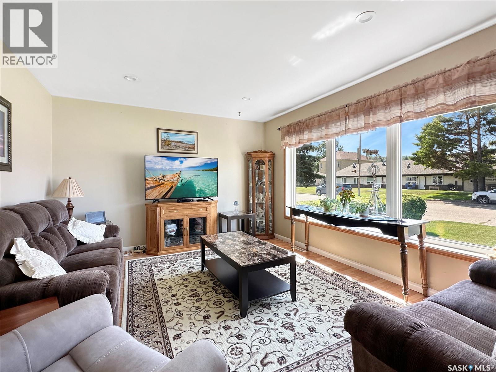 Property at 135 Hudson AVENUE S image 4
