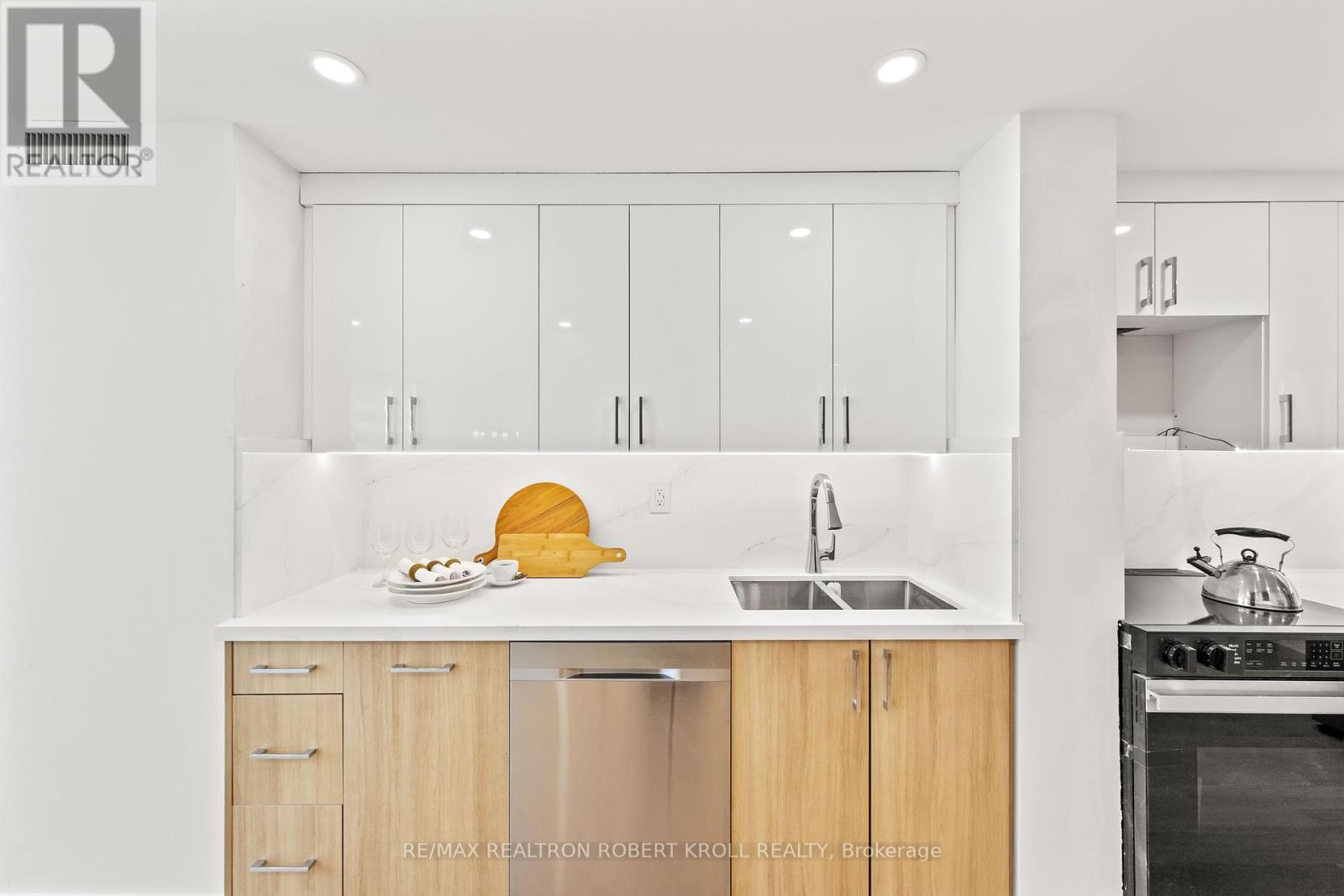 210 - 7300 Yonge Street, Vaughan, Ontario  L4J 7Y5 - Photo 21 - N12344870