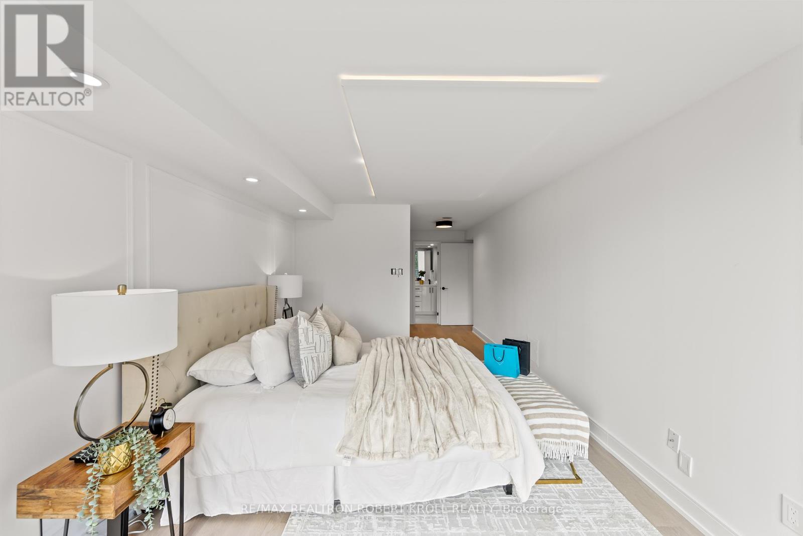 210 - 7300 Yonge Street, Vaughan, Ontario  L4J 7Y5 - Photo 32 - N12344870