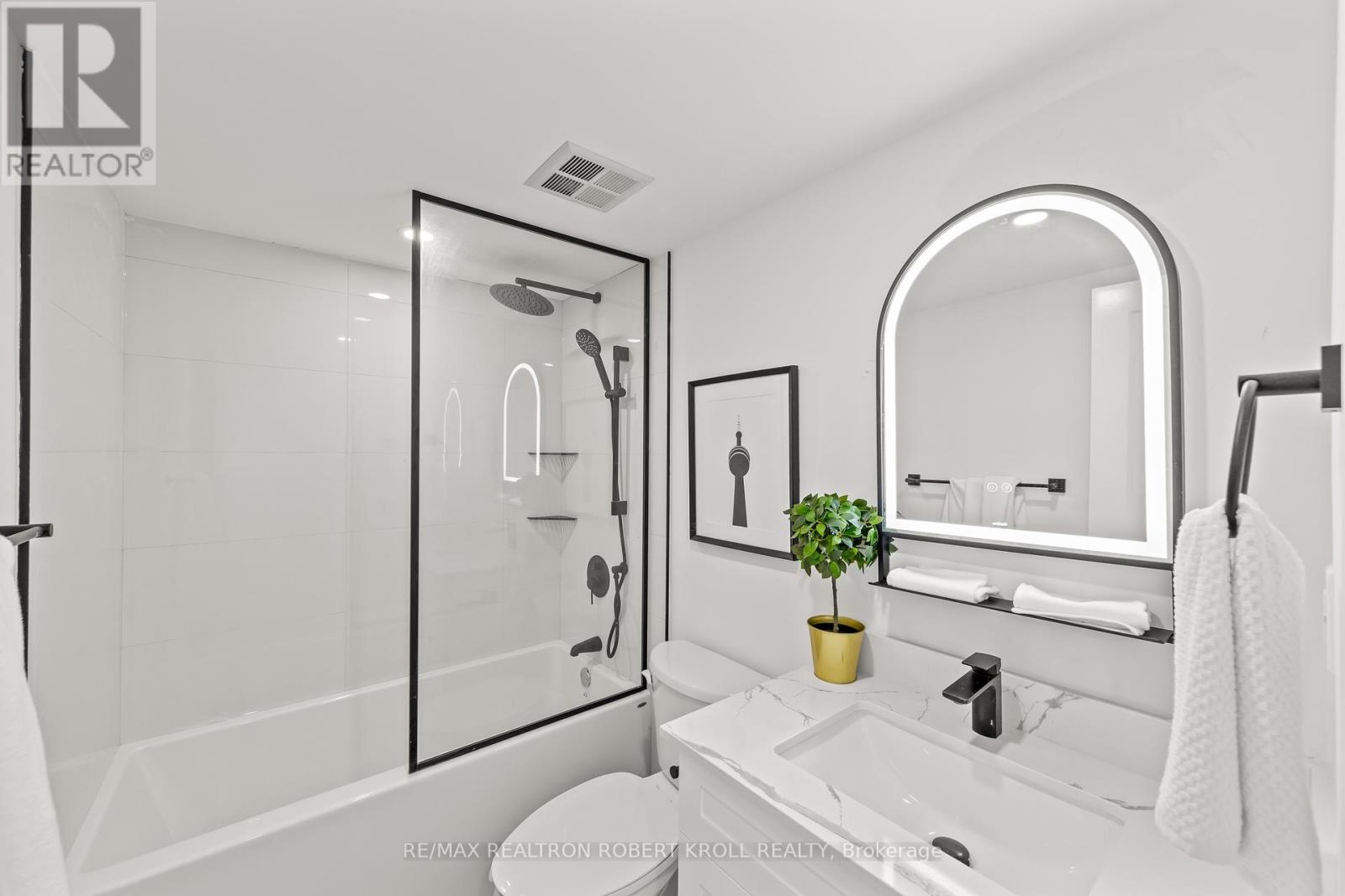 210 - 7300 Yonge Street, Vaughan, Ontario  L4J 7Y5 - Photo 42 - N12344870