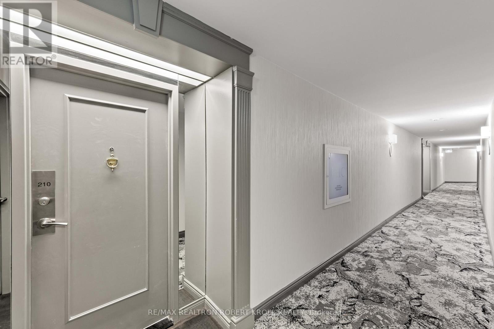 210 - 7300 Yonge Street, Vaughan, Ontario  L4J 7Y5 - Photo 6 - N12344870