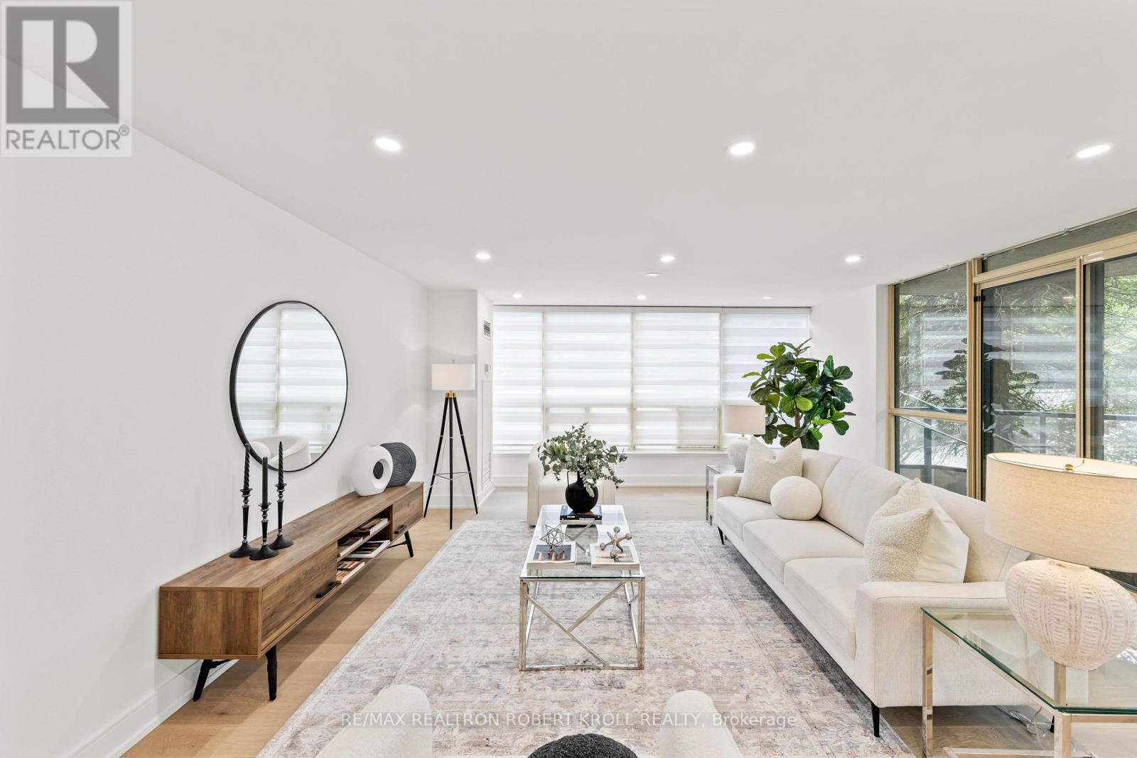 210 - 7300 Yonge Street, Vaughan, Ontario  L4J 7Y5 - Photo 8 - N12344870