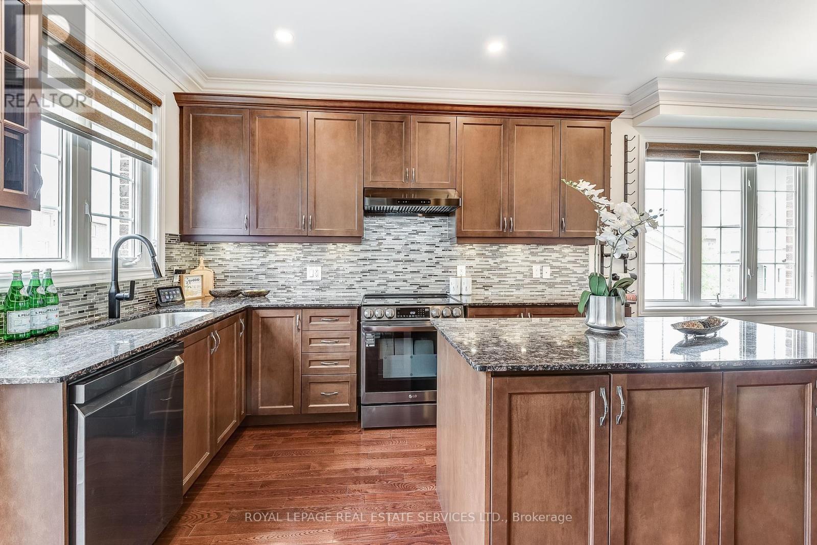 2 Pelister Drive, Markham (Greensborough), Ontario  L6E 0M6 - Photo 12 - N12344889