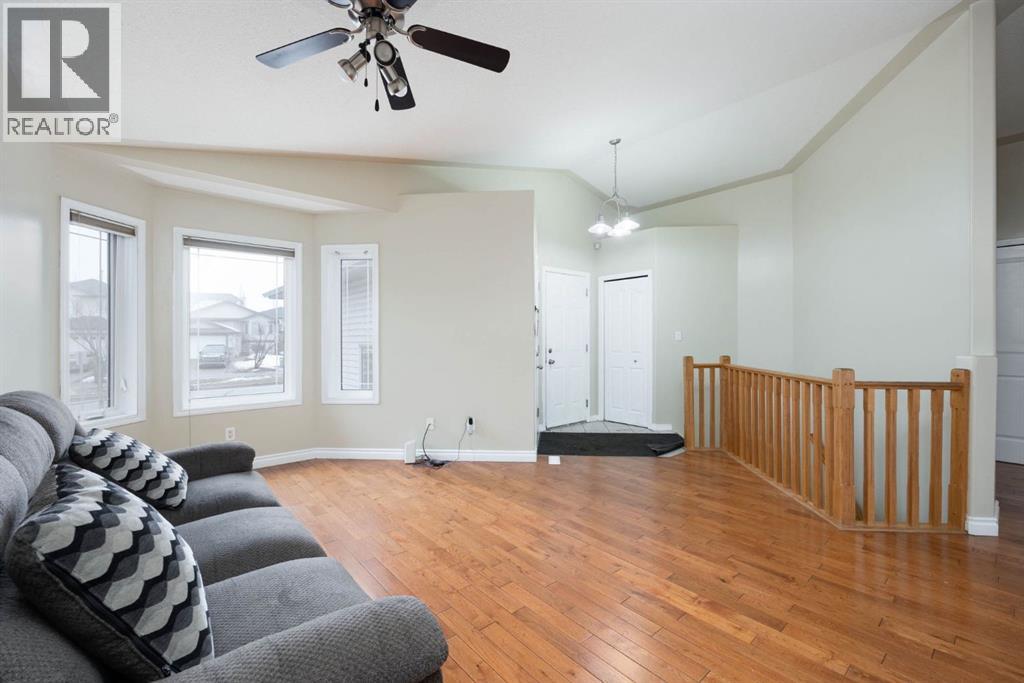 104 Philpott Bay, Fort Mcmurray, Alberta  T9K 2T8 - Photo 7 - A2244922