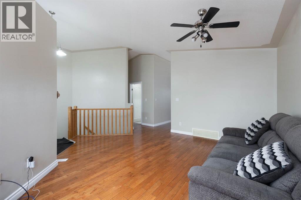 104 Philpott Bay, Fort Mcmurray, Alberta  T9K 2T8 - Photo 8 - A2244922