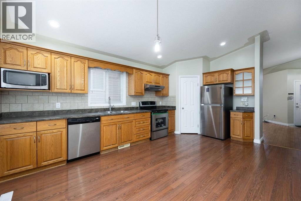 104 Philpott Bay, Fort Mcmurray, Alberta  T9K 2T8 - Photo 3 - A2244922